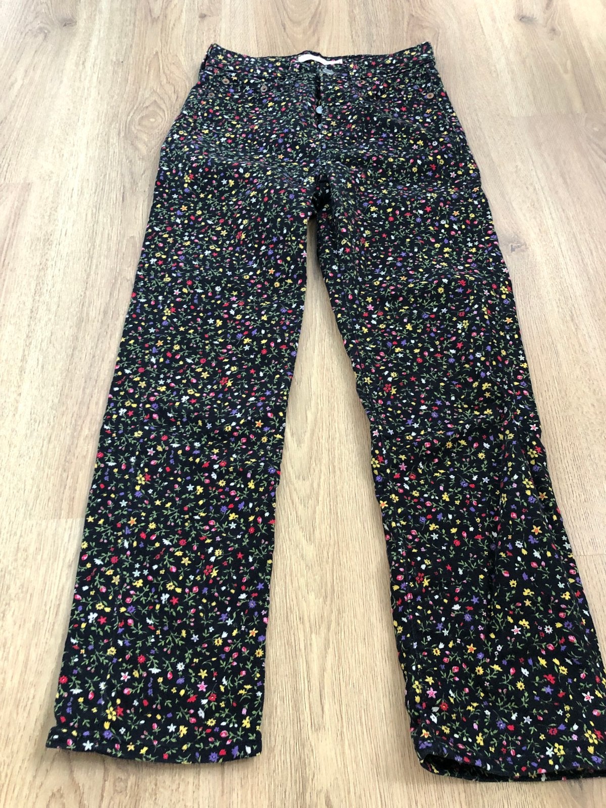 Levi’s wedgie straight 24 zwarte jeans kleurrijke bloemen, Zwart, Ophalen of Verzenden, Zo goed als nieuw, X