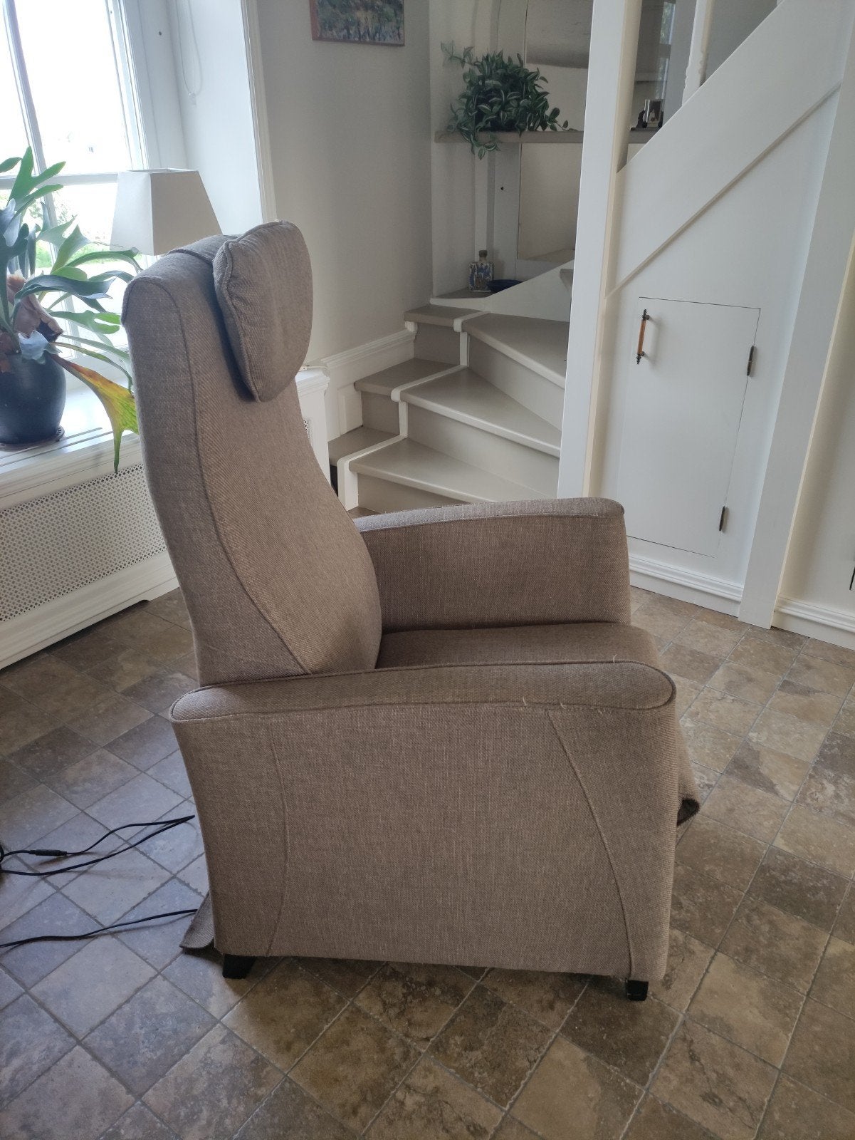 Elektrische relaxstoel FitForm - Beige/bruin met sta op, Ophalen, Gebruikt, Minder dan 75 cm, Stof