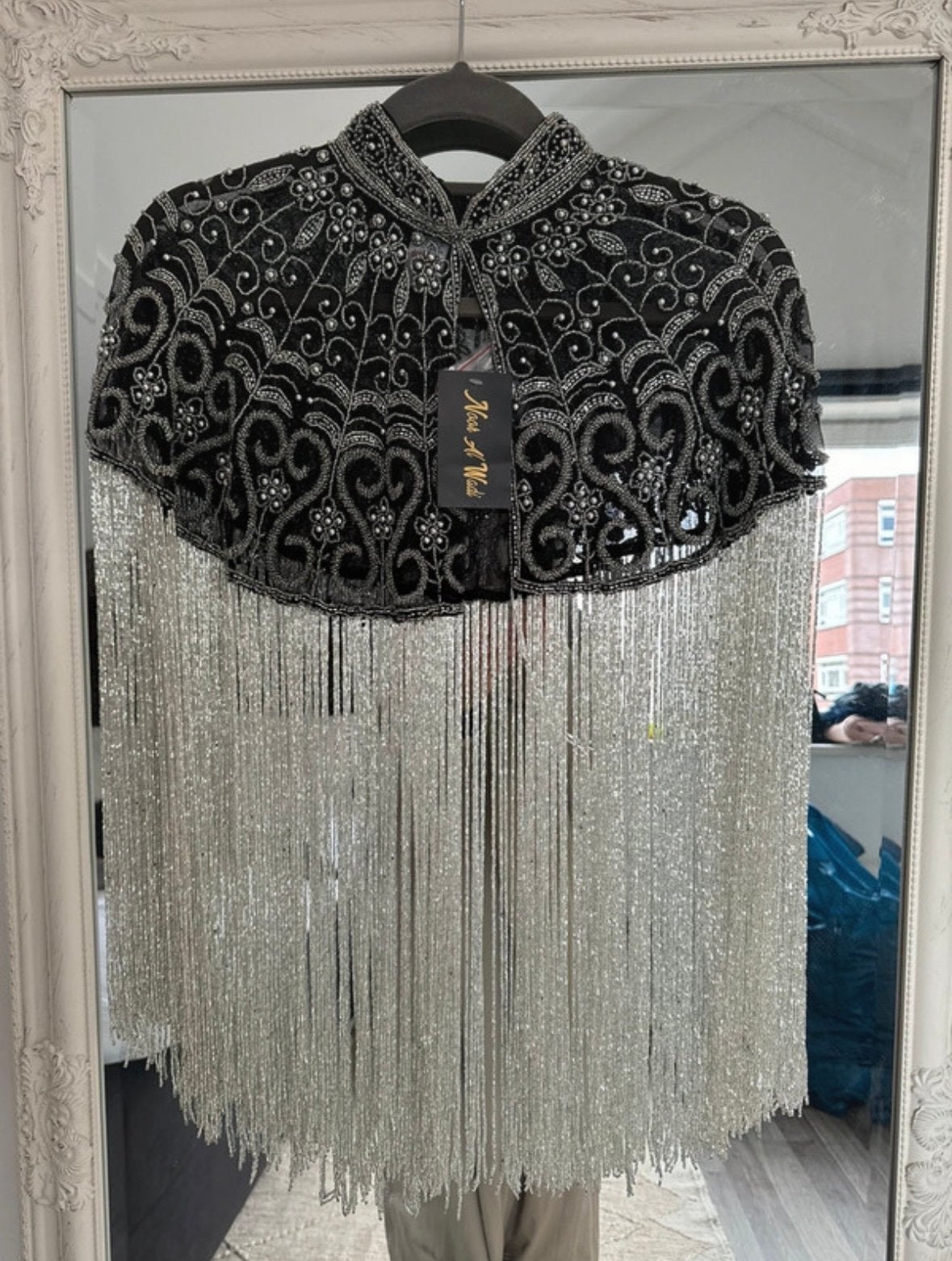 Prachtige zwarte cape met zilveren kralen en franjes, Ophalen, Nieuw