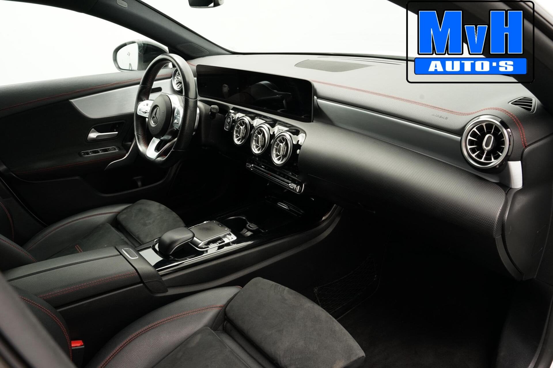 Mercedes CLA-klasse Shooting Brake 180 Business Solution AMG, CLA, 136 pk, Gebruikt, 4 cilinders