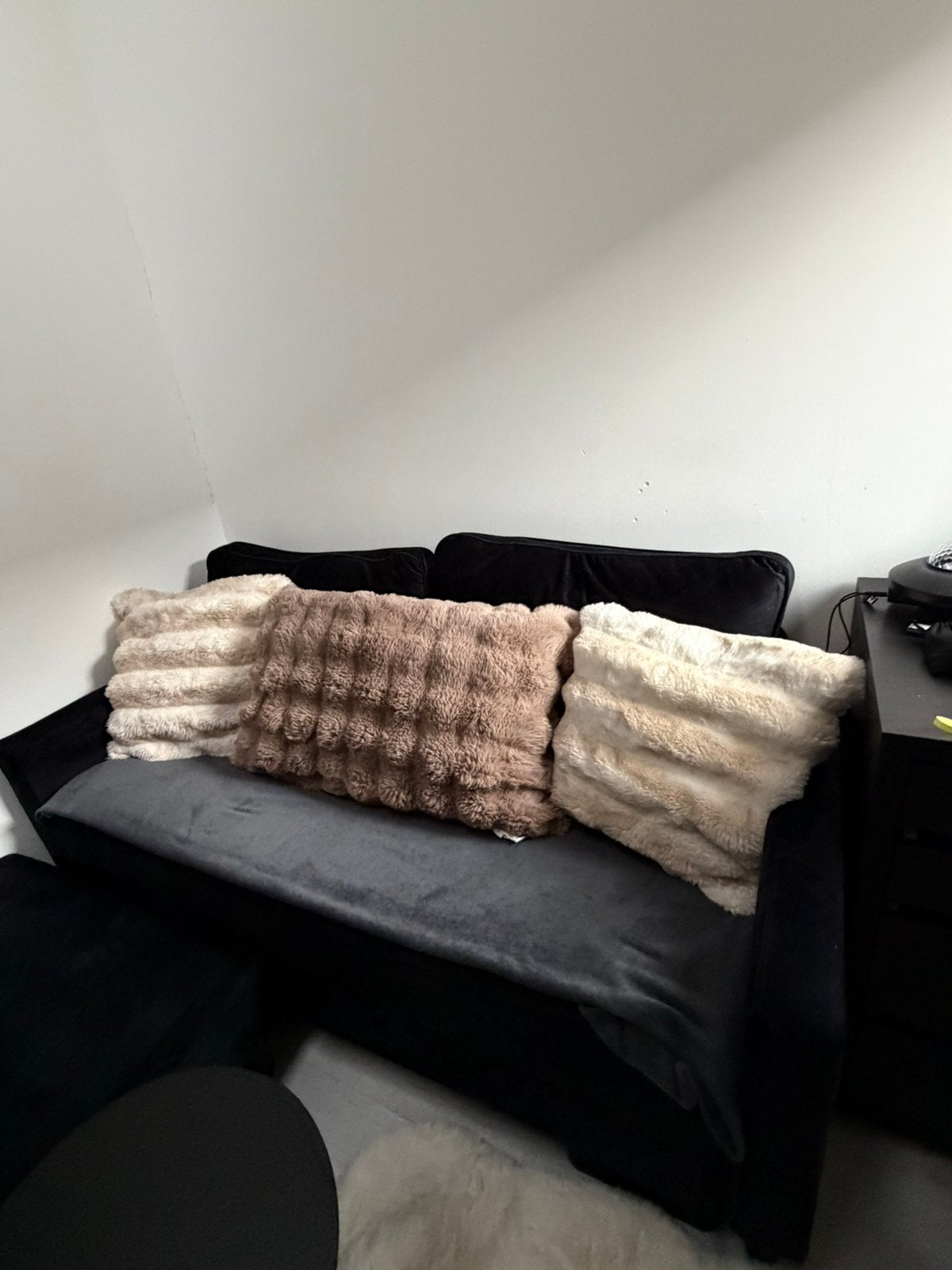 Velvet sofa + ottoman | Black | Basically new, Ophalen, Zo goed als nieuw