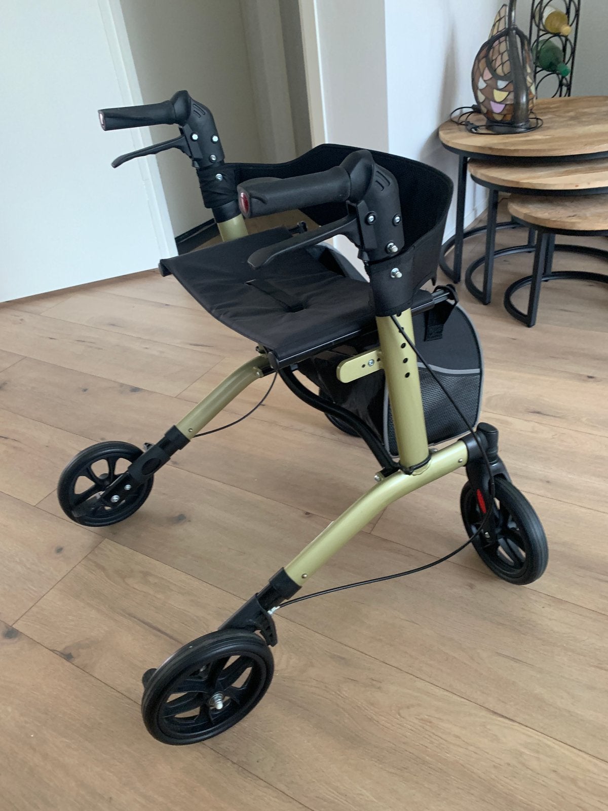 Nieuwe rollator is nooit buiten geweest nieuw prijs 129 euro, Ophalen of Verzenden, Zo goed als nieuw