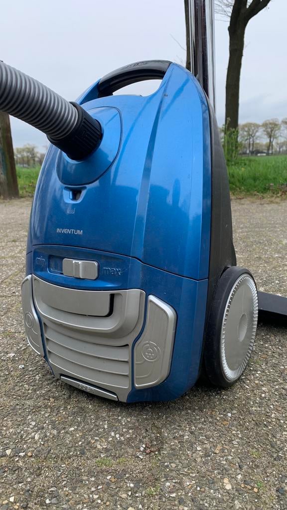 Te Koop: Inventum Stofzuiger 700 watt., Ophalen, Gebruikt, Stofzak, Minder dan 1200 watt