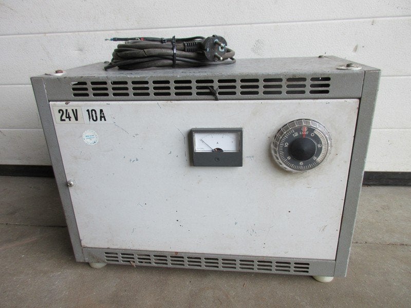 Acculader 24V 10A met timer, Gebruikt