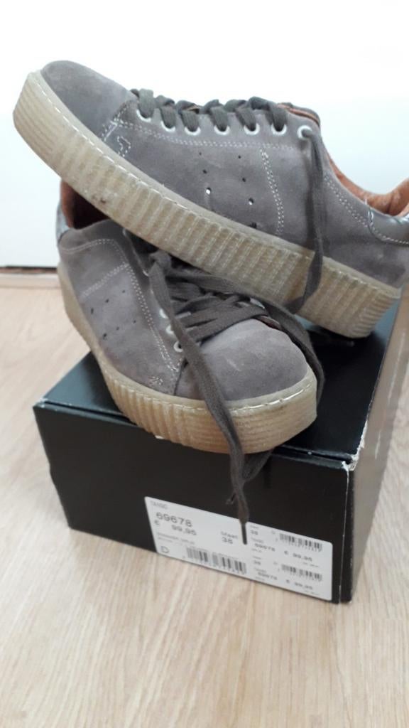 Bruine suede tango schoenen sneaker mt 38, Tango, Bruin, Ophalen of Verzenden, Sneakers of Gympen