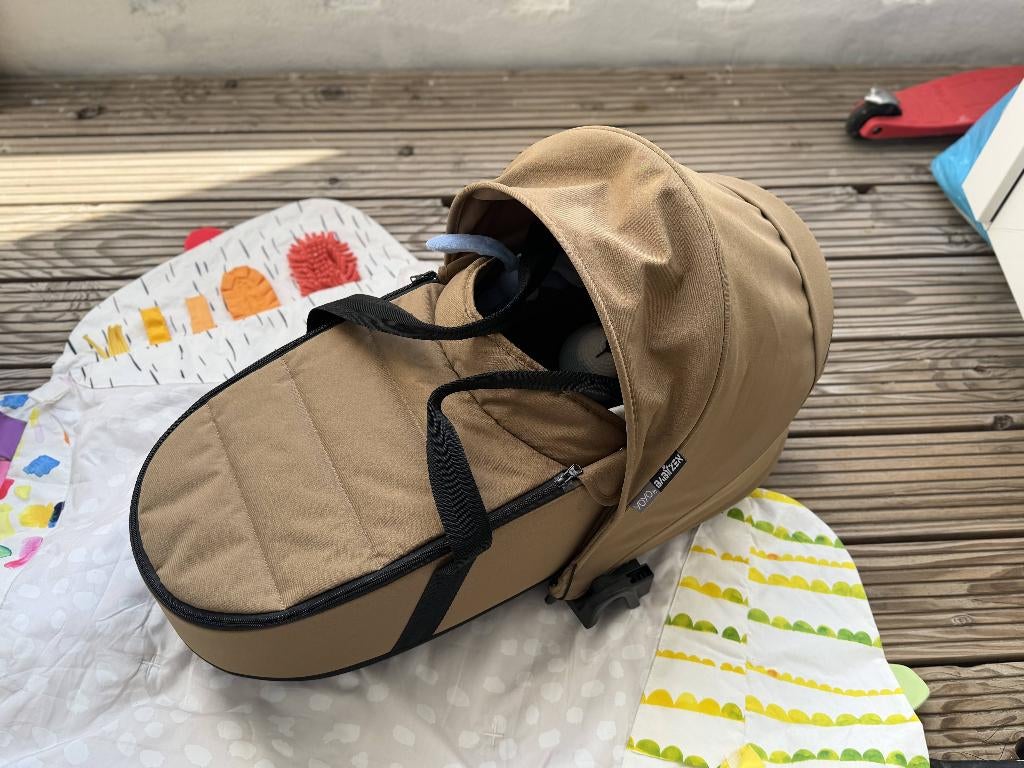 Bassinet YOYO Toffee + Connect Adapters + Rain Cover, Kinderen en Baby's, Kinderwagens en Combinaties, Zo goed als nieuw, Met reiswieg