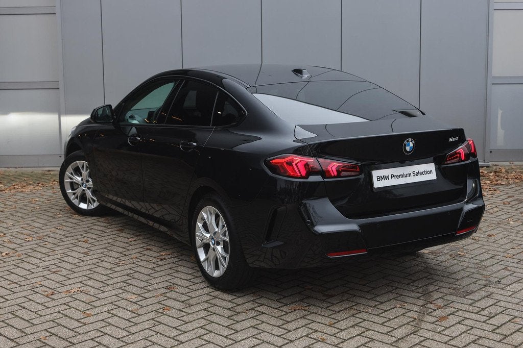 BMW 2 Serie Gran Coupé 220 Automaat / Sportstoelen / Achter, Auto's, BMW, 12 maanden, Gebruikt, 156 pk, Zwart