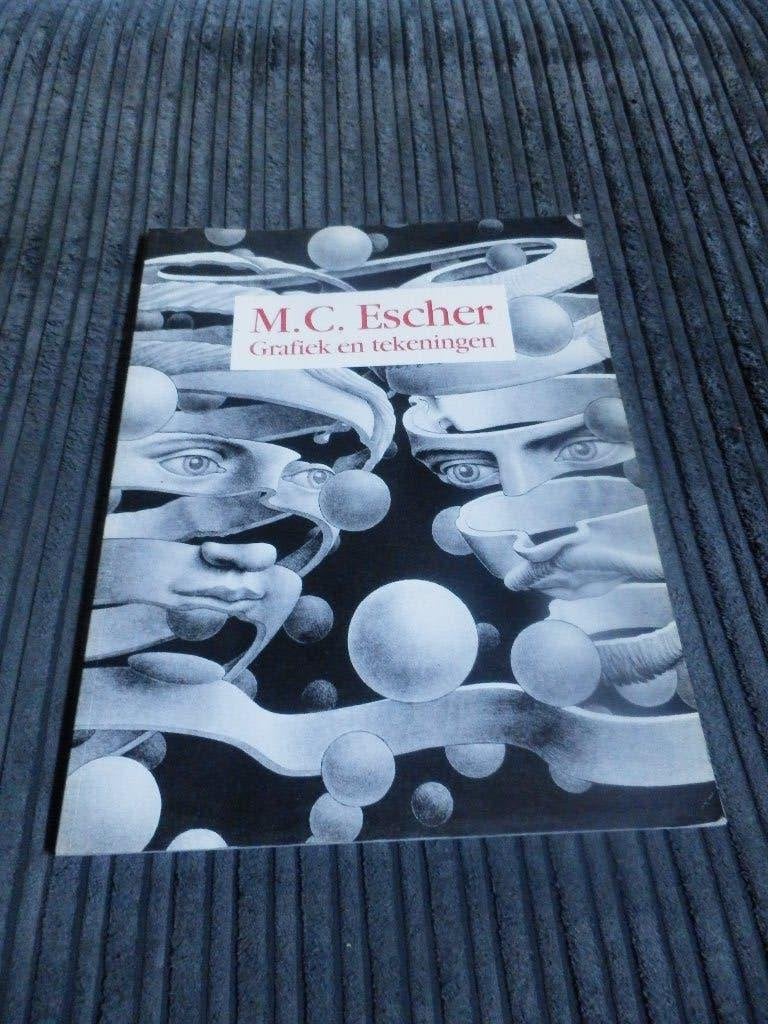 M.C. Escher: Grafiek en tekeningen -, Ophalen of Verzenden, Zo goed als nieuw, M.C. Escher, Grafische vormgeving