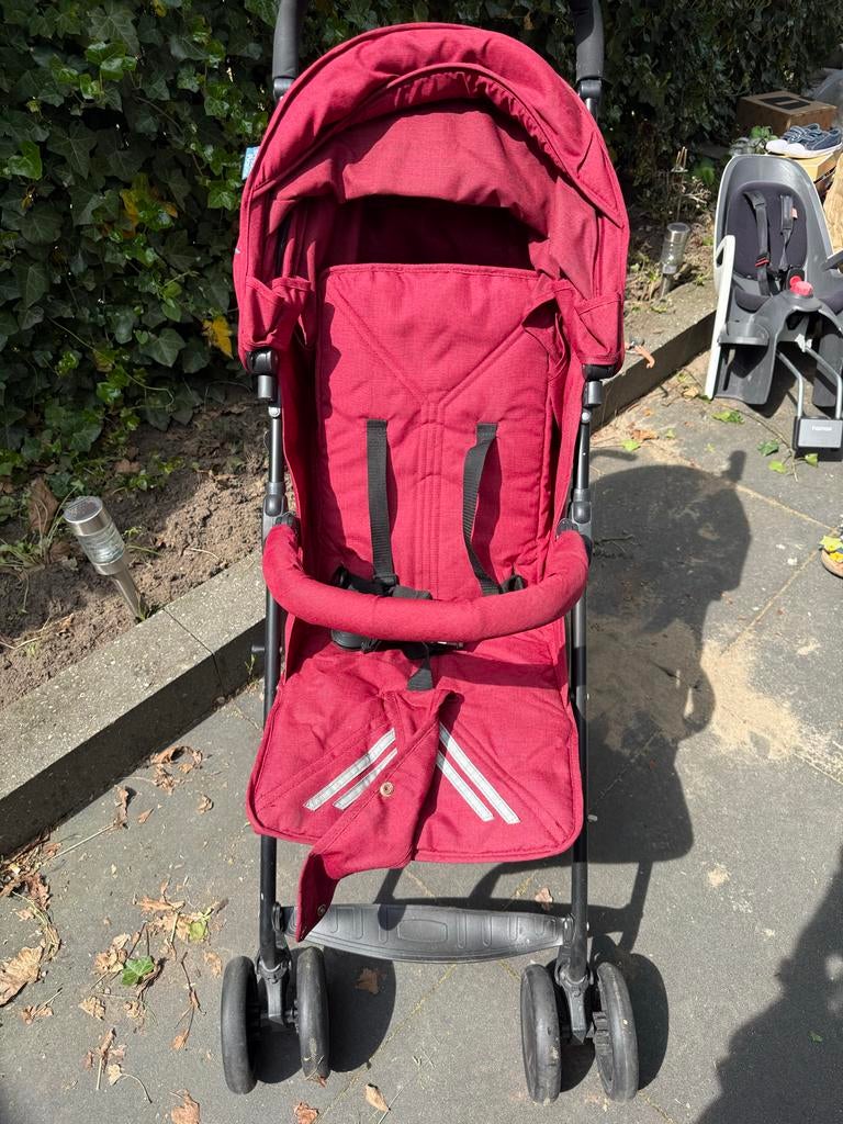 Compacte en opvouwbare rode buggy, Kinderen en Baby's, Buggy's, Ophalen, Gebruikt, Overige merken, Verstelbare rugleuning