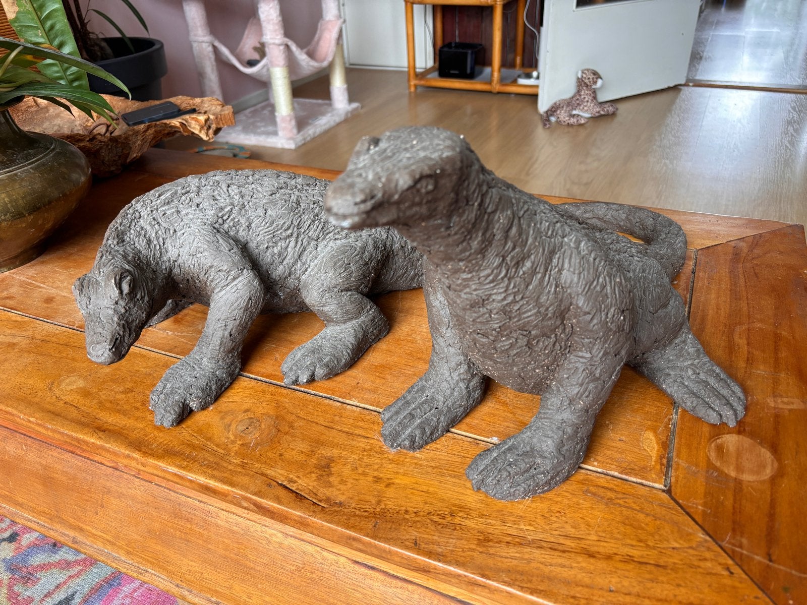 Twee handgemaakte Komodovaraan beelden, Ophalen, Overige onderwerpen, 50 - 100 cm, Handgemaakt