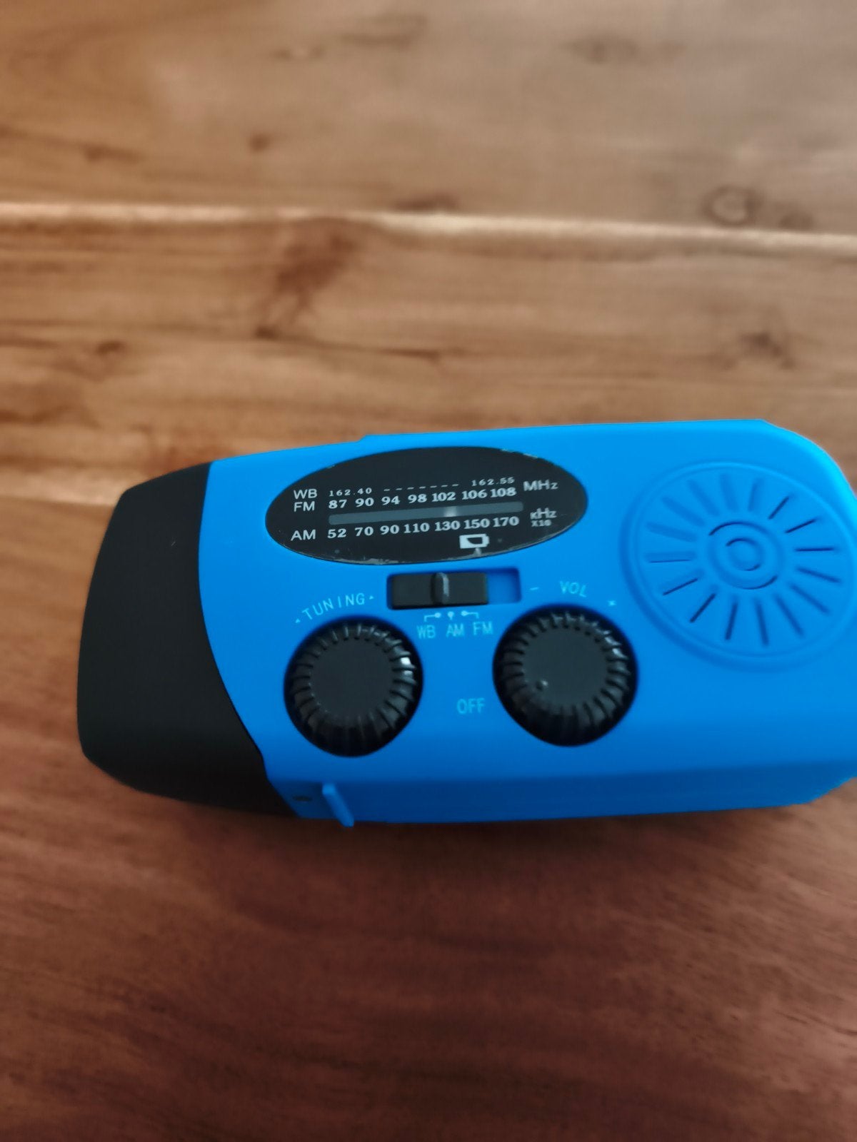 Noodradio met zaklamp en handslinger, Ophalen of Verzenden, Nieuw, Radio