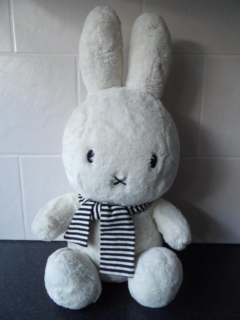 Nieuw Nijntje knuffel Winter sitting 46 cm, Kinderen en Baby's, Nijntje, Ophalen of Verzenden, Wasbaar, Middelgroot (20 tot 80 cm)