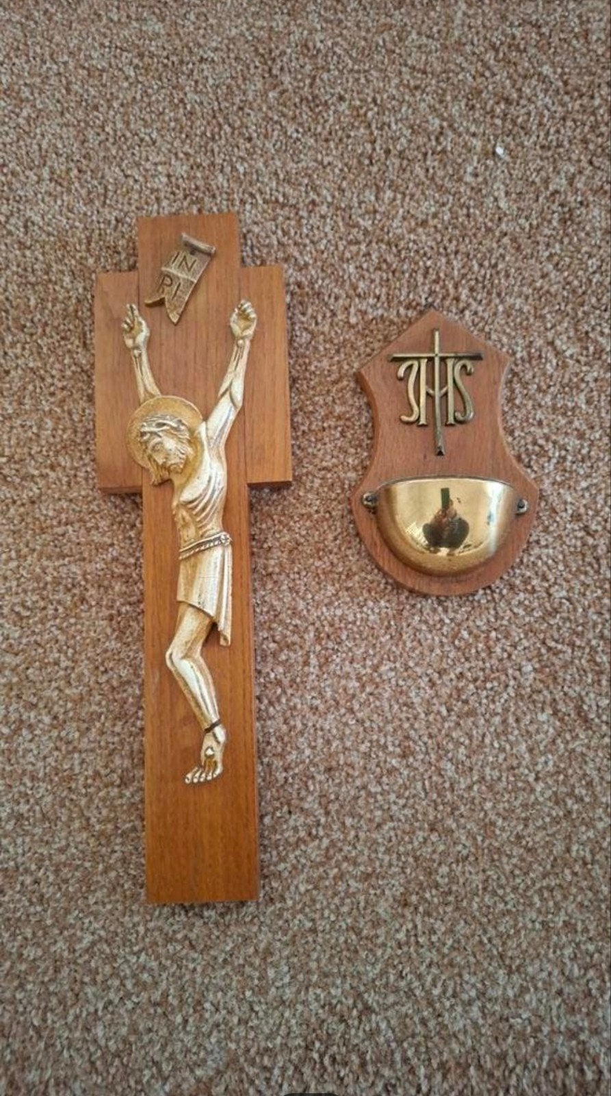 Vintage houten kruisbeeld en wijwaterbakje, Ophalen of Verzenden