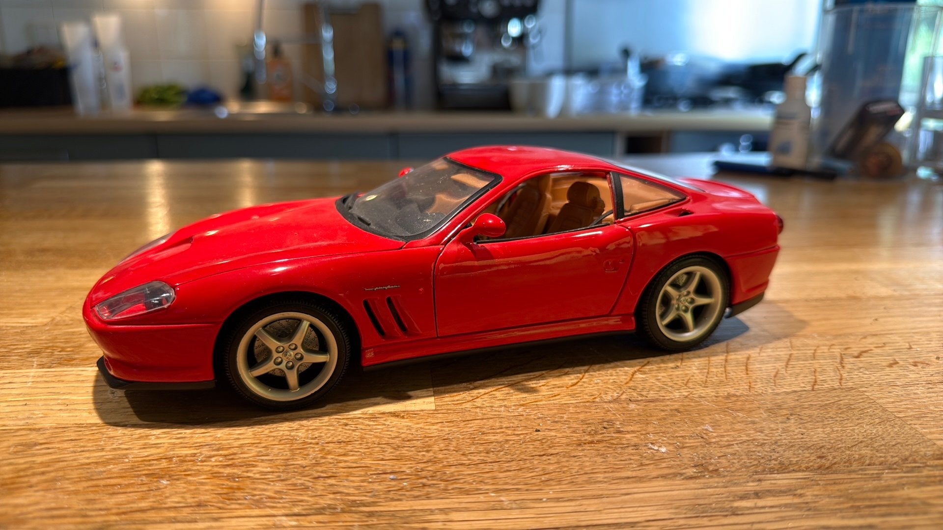 Ferrari 550 Maranello 1:18, Ophalen, Zo goed als nieuw, Bburago