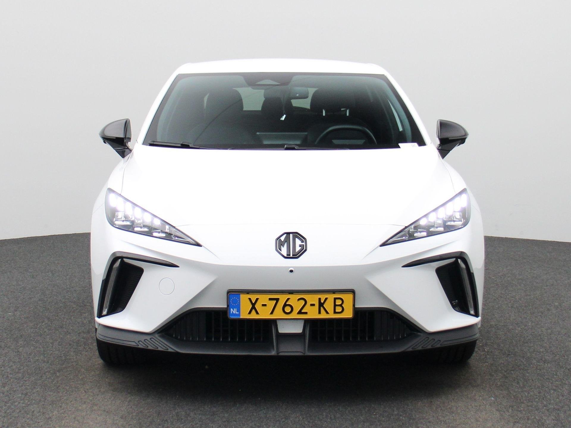 MG MG4 Electric Luxury 64 kWh MG 4 Luxury 64 kWh, Auto's, Automaat, 12 maanden, Achterwielaandrijving, Gebruikt