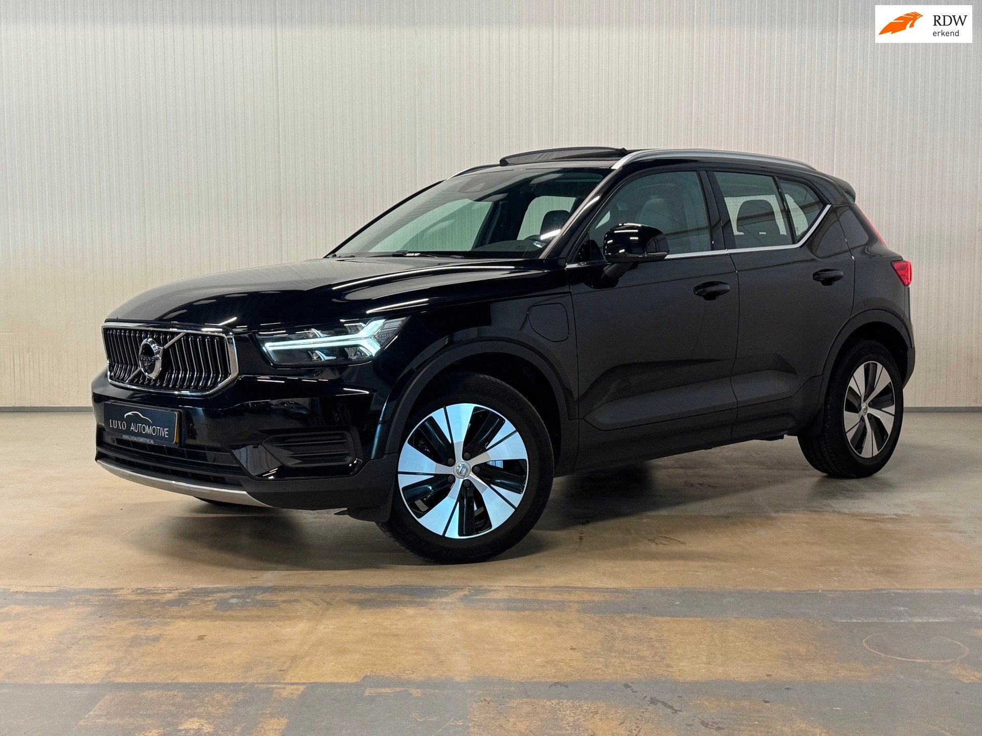 Volvo XC40 1.5 T4 Recharge Inscription Expression | PANO | 3, Dealer onderhouden, Euro 6, 129 pk, Zwart