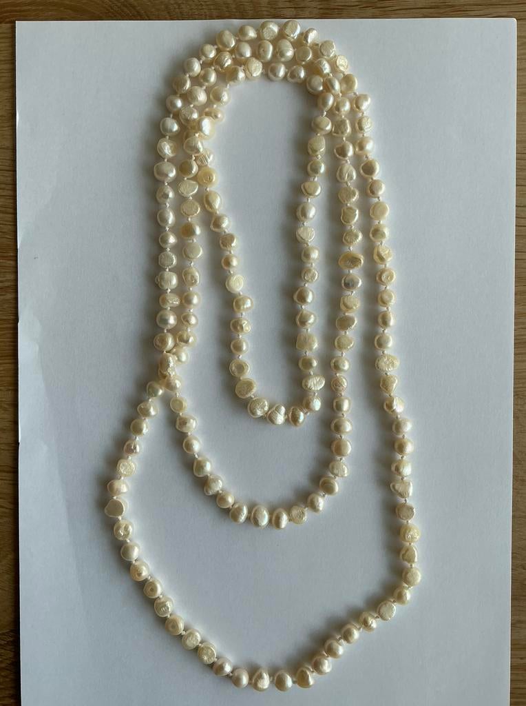Zoetwater parels, ketting dubbel gemeten 75cm. Foto op wit., Ophalen of Verzenden, Zo goed als nieuw, Wit