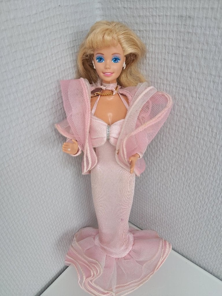 perfume pretty barbie 1987 + witte strikoorbellen + ring+kam, Ophalen of Verzenden, Zo goed als nieuw, Pop