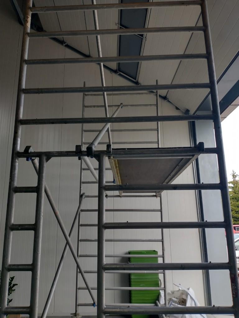 steiger te huur, Doe-het-zelf en Verbouw, Steigers, Zo goed als nieuw, Rolsteiger of Kamersteiger, 5 meter of hoger, Ophalen