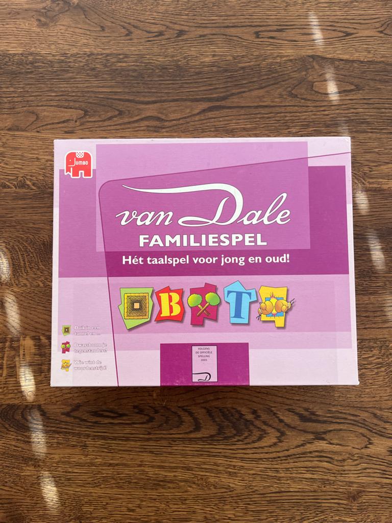 Van Dale Familiespel, Drie of vier spelers, Ophalen of Verzenden, Zo goed als nieuw