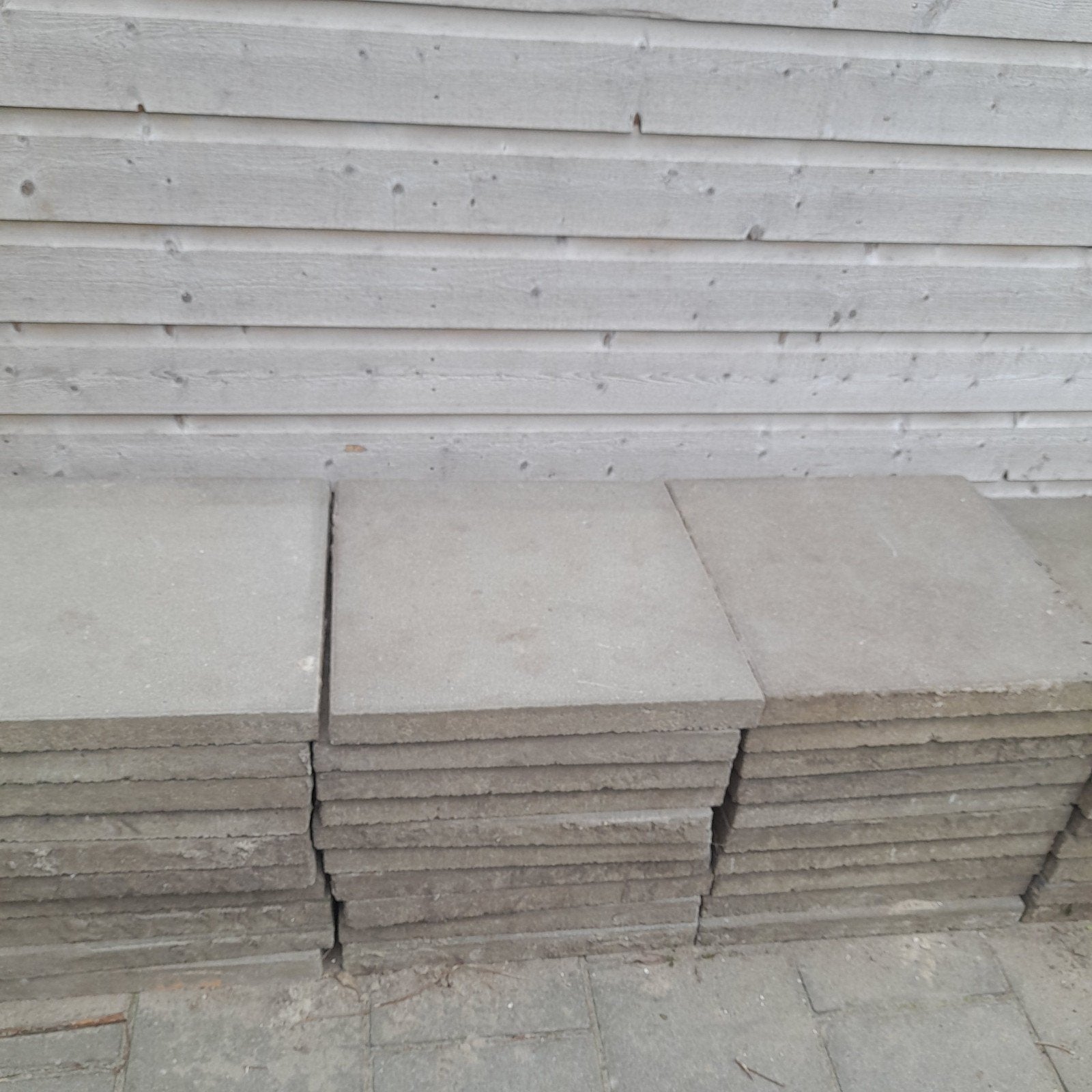 GRATIS Gebruikte terrastegels - grijs beton 50 x 50 cm, Ophalen, Gebruikt, 10 m² of meer, Beton
