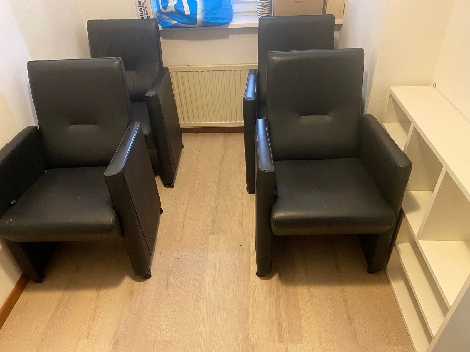 4 robuuste zwarte leren eetkamerstoelen, Huis en Inrichting, Ophalen, Gebruikt, Zwart, Leer