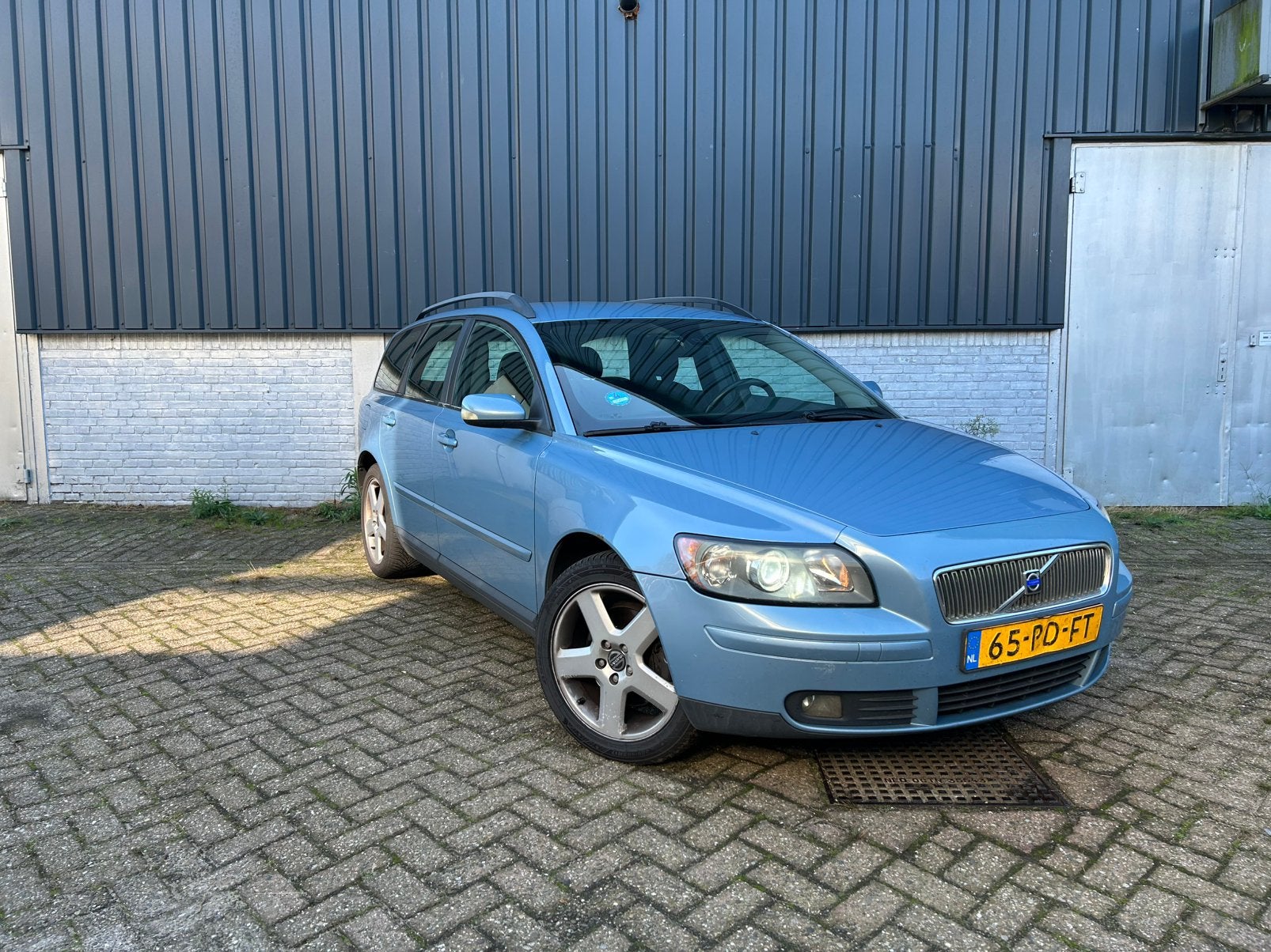 Volvo V50 2.4 140PK 2004 Blauw, Blauw, Origineel Nederlands, V50, Onderhoudsboekje