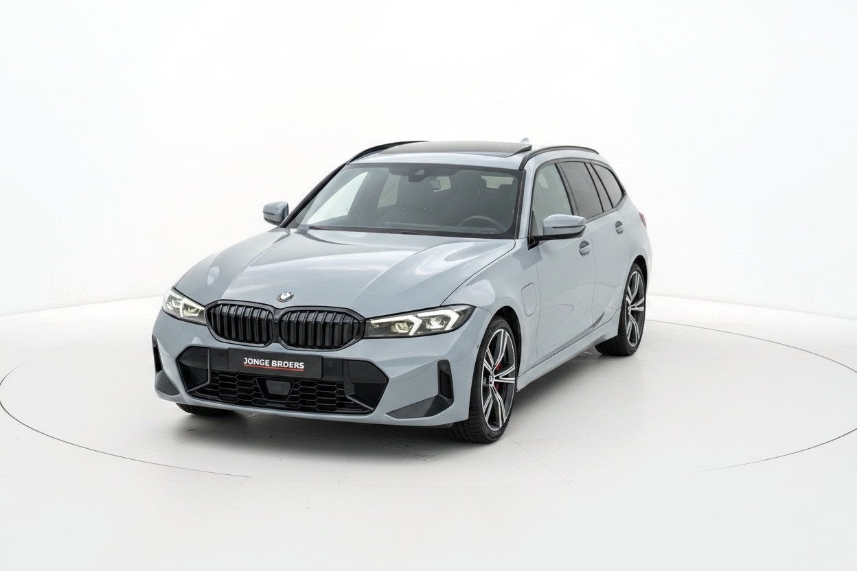 Foto 25 van BMW 3-serie Touring 330e Pano/M-Sport/HUD/Trekhaak