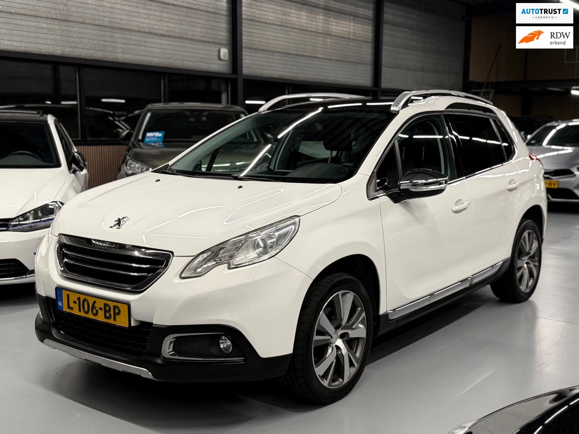 Peugeot 2008 1.6 VTi Féline Pano l Leder l Xenon l Full, Voorwielaandrijving, Euro 5, Gebruikt, 4 cilinders