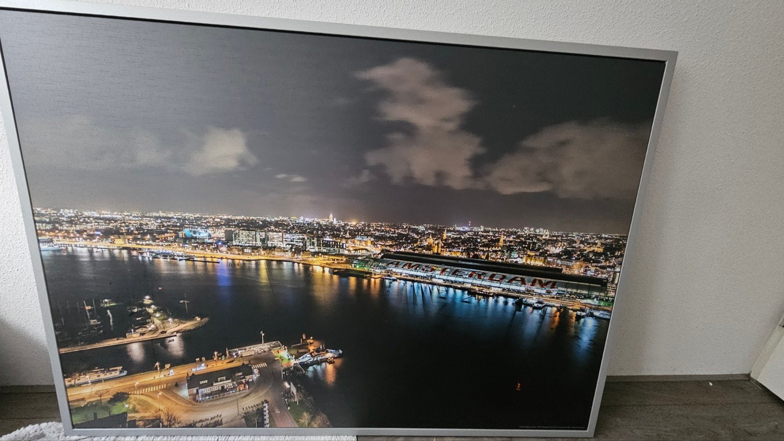 AmsterdamCentraal.  Ingelijste foto van Amsterdam bij nacht, Antiek en Kunst, Kunst | Tekeningen en Foto's, Ophalen of Verzenden