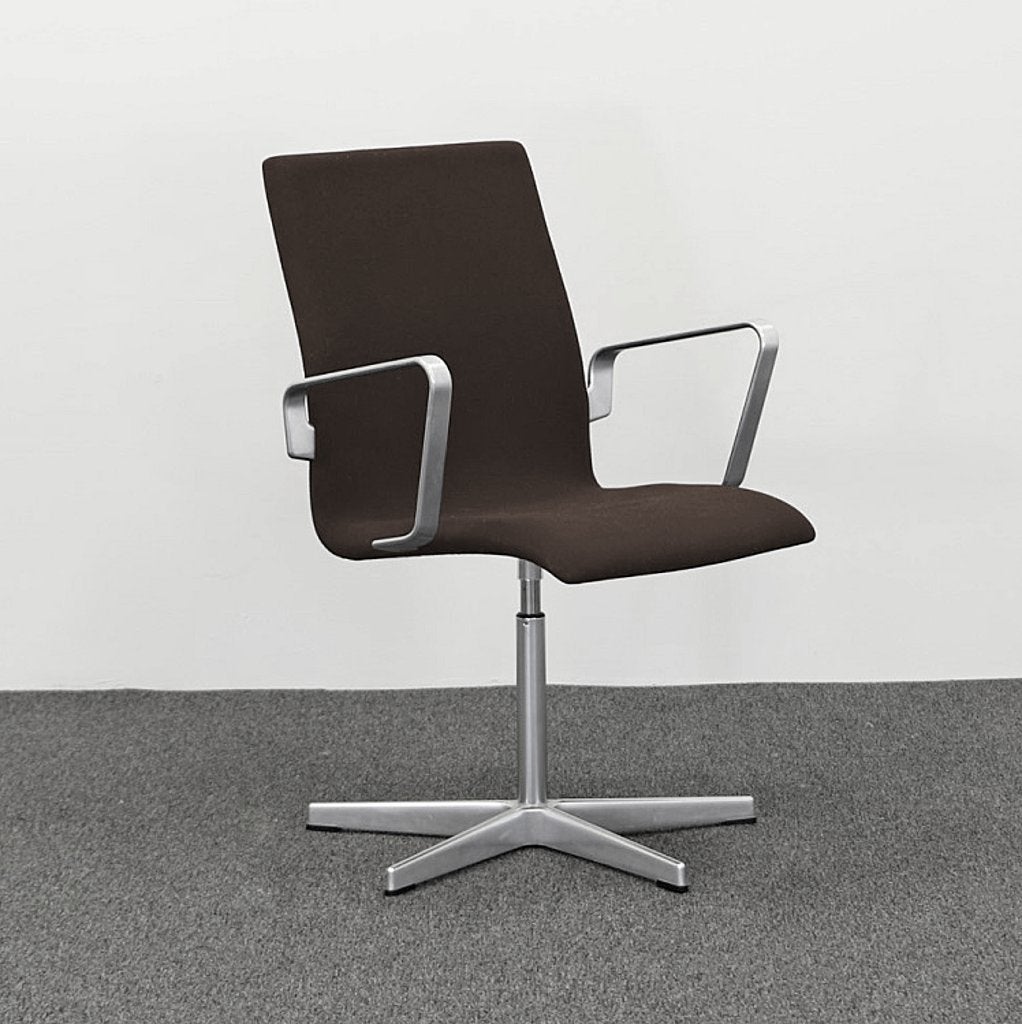 Fritz hansen Oxford Chair Arne Jacobsen NIEUWSTAAT, Huis en Inrichting, Bruin, Ophalen of Verzenden, Zo goed als nieuw, Metaal