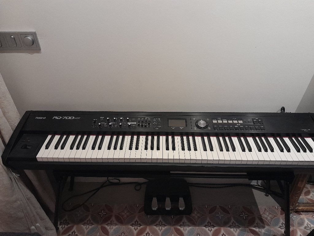 Roland Rd 700 NX inclusief Roland KC 350 versterker, Ophalen, Zwart, Digitaal, Zo goed als nieuw
