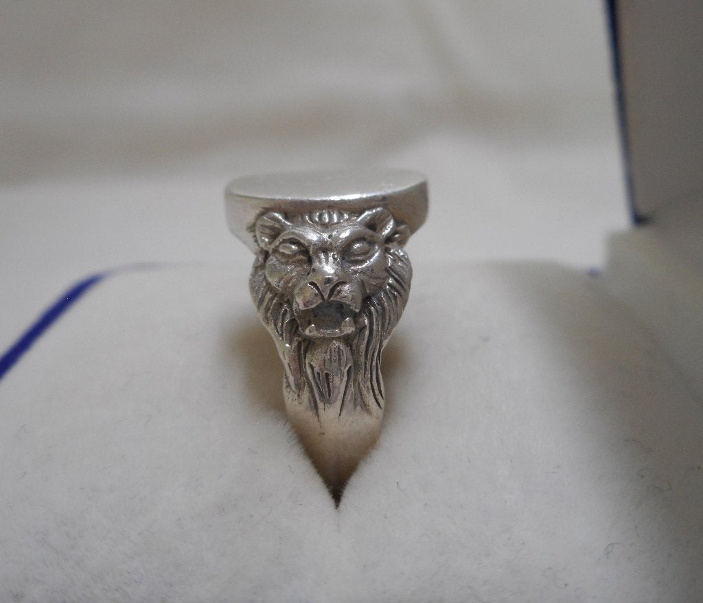 Zilveren ring met leeuwenkoppen maat 17 nr.651, Gebruikt, Verzenden, 17 tot 18, Dame of Heer