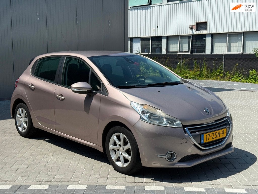 Peugeot 208 1.4 e-HDi Blue Lease, Auto's, Peugeot, Euro 5, 1398 cc, 96 €/maand, 68 pk