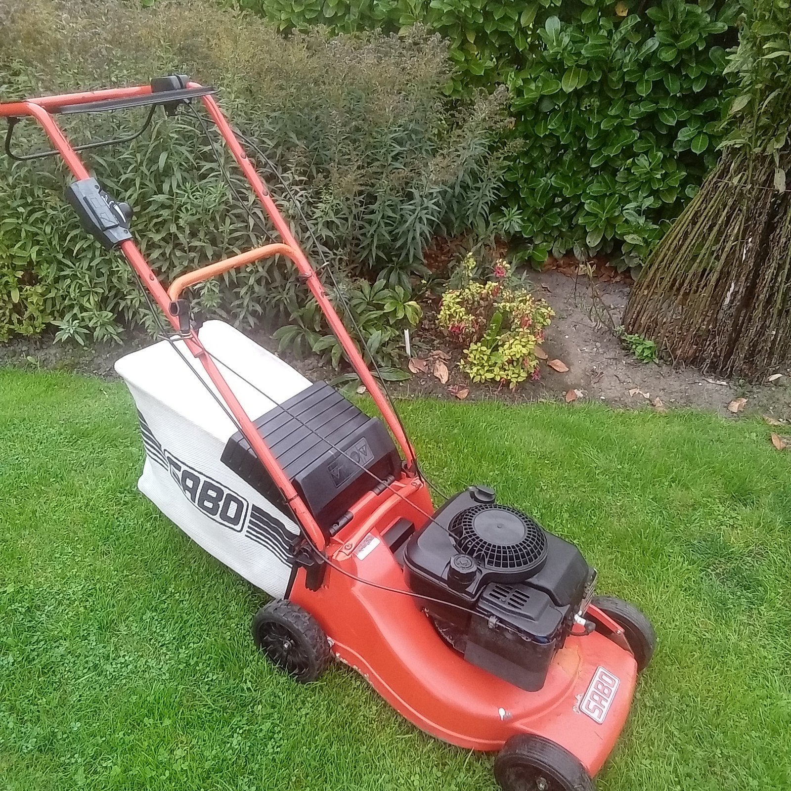 Sabo grasmaaier zelfrijdend benzine maaier, Tuin en Terras, Cirkelmaaier, Gebruikt, Opvangbak, Benzine-grasmaaier