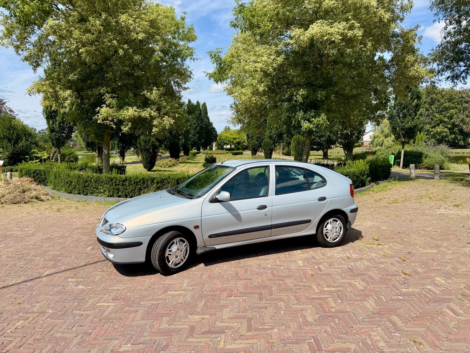 Renault Mégane 1.4 16V Berline Airco 2002 youngtimer, Auto's, Renault, Voorwielaandrijving, Stof, 1250 kg, 1055 kg