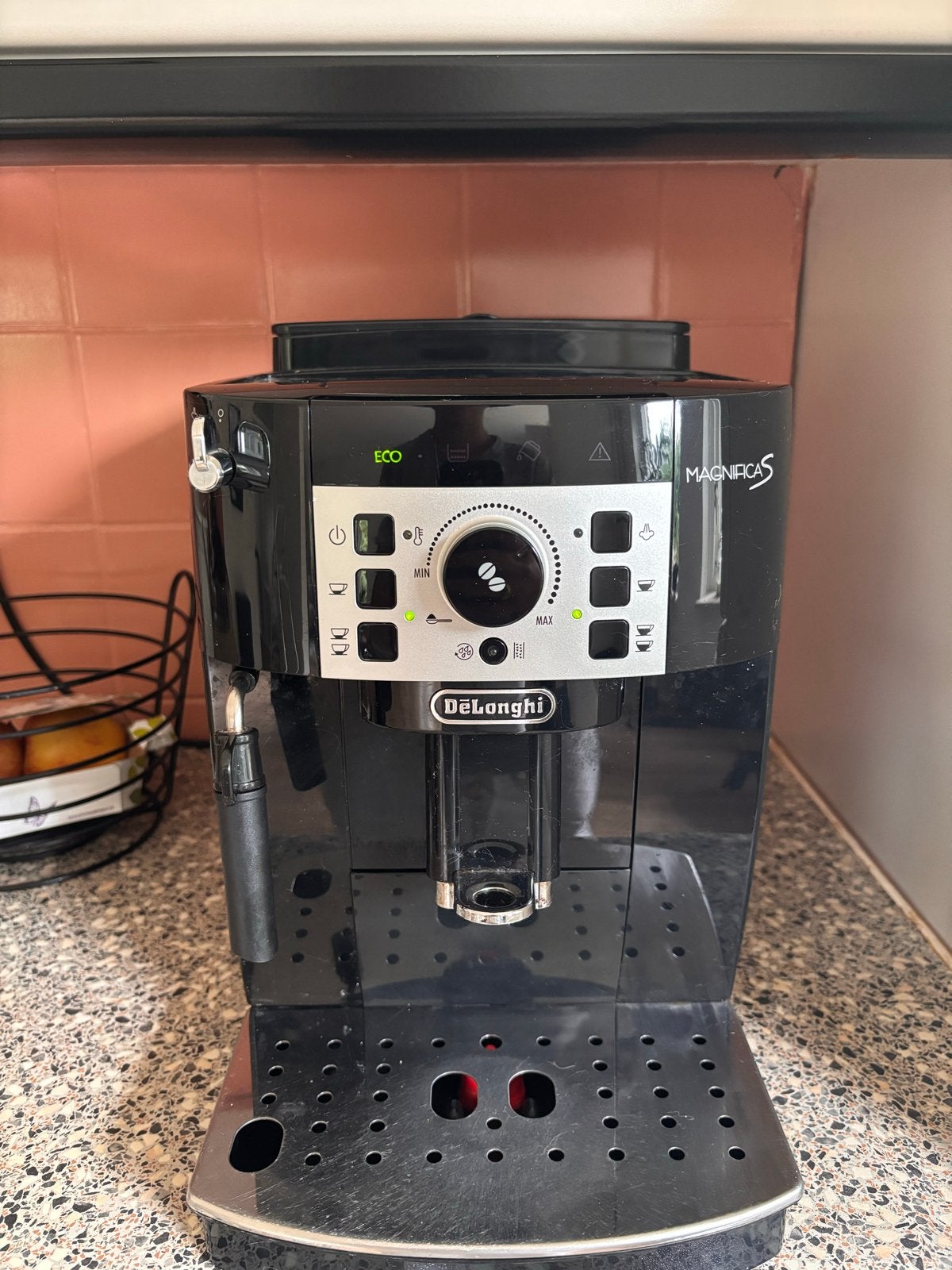 De'Longhi Magnifica S volautomatische espressomachine, Witgoed en Apparatuur, Koffiezetapparaten, Gebruikt, Espresso apparaat