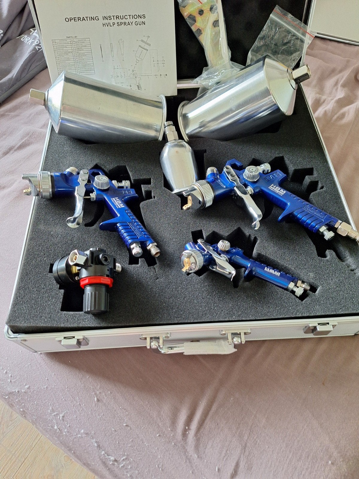 HBM - Nieuwe 8-delige verfspuitset voor compressor in koffer, Ophalen of Verzenden, Nieuw, Verfspuit of Verfpomp