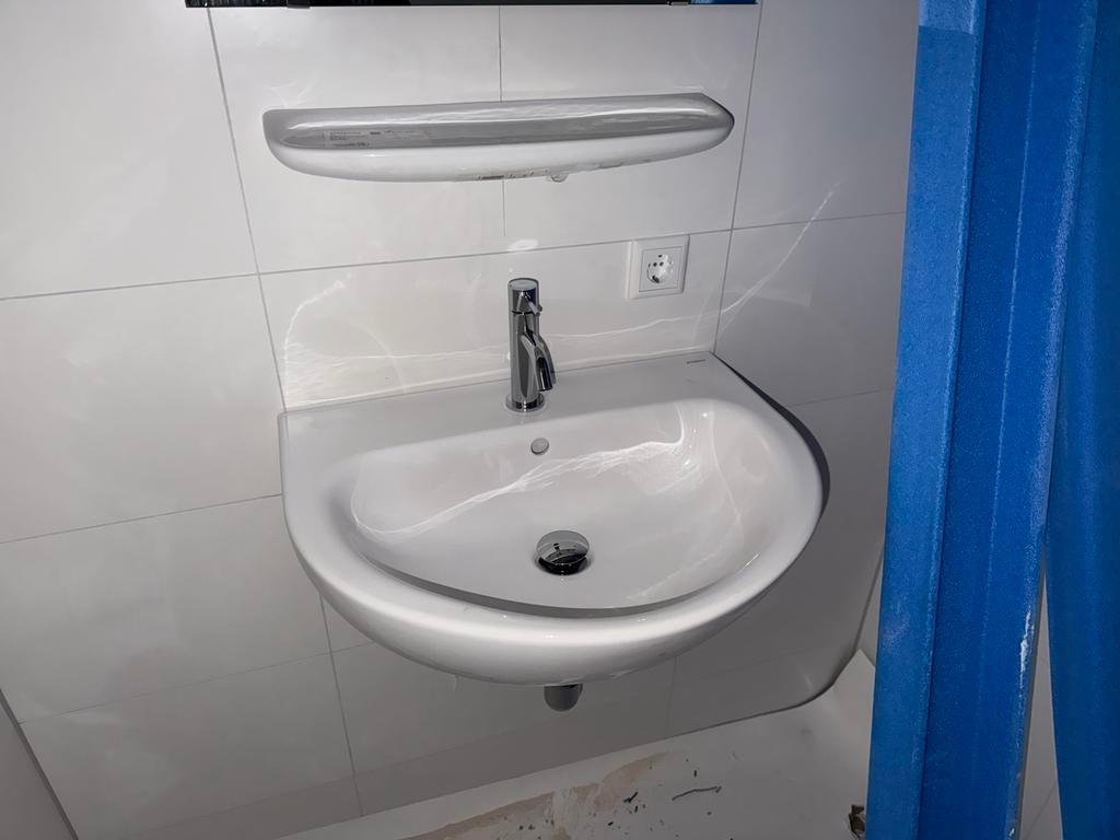 Geberit Renova wastafel 60 cm wit met planchet, Ophalen, Nieuw, 50 tot 100 cm, Minder dan 100 cm
