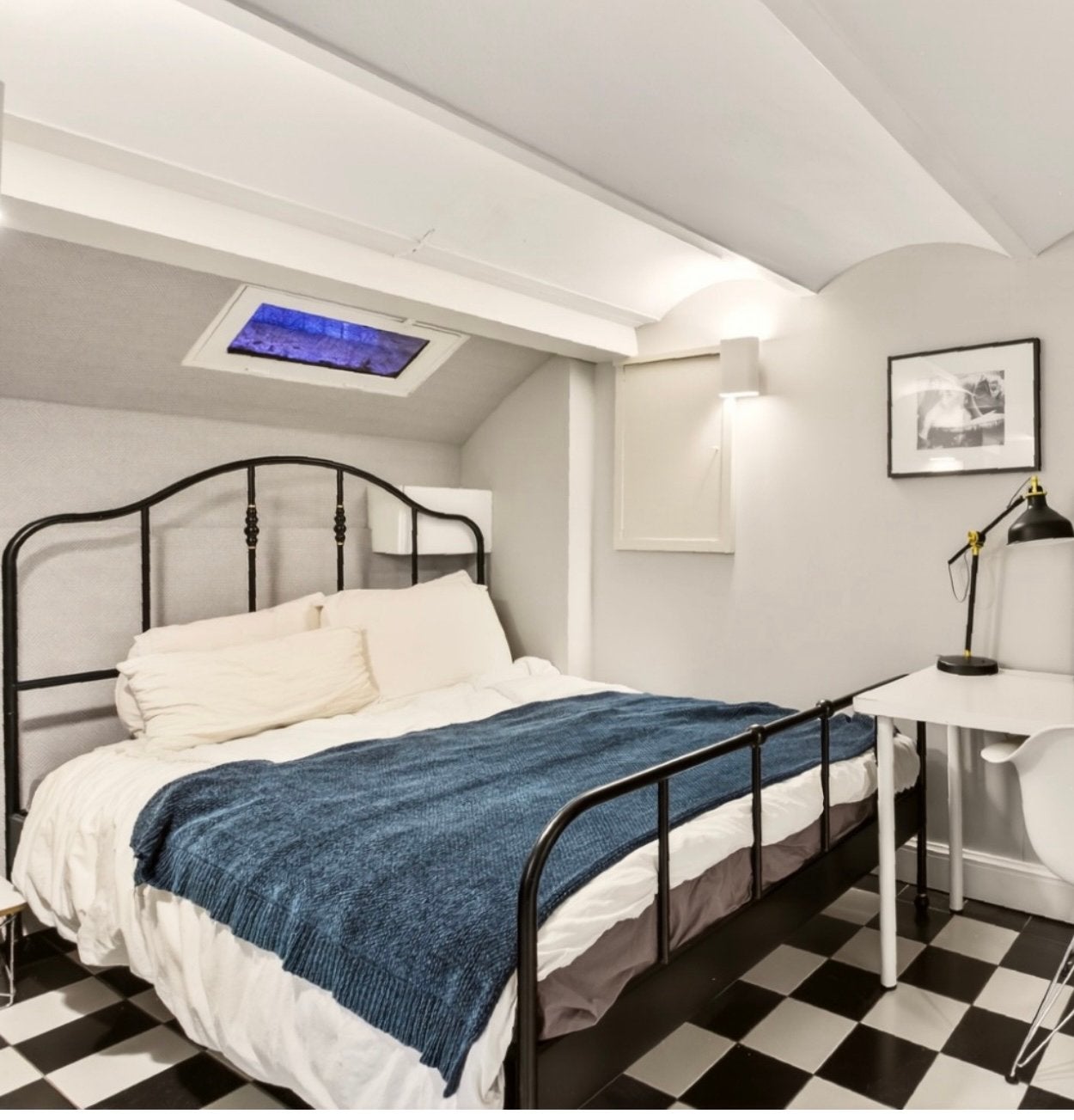 Bed van ikea, Huis en Inrichting, Slaapkamer | Bedden, Ophalen, Gebruikt, Zwart, Tweepersoons