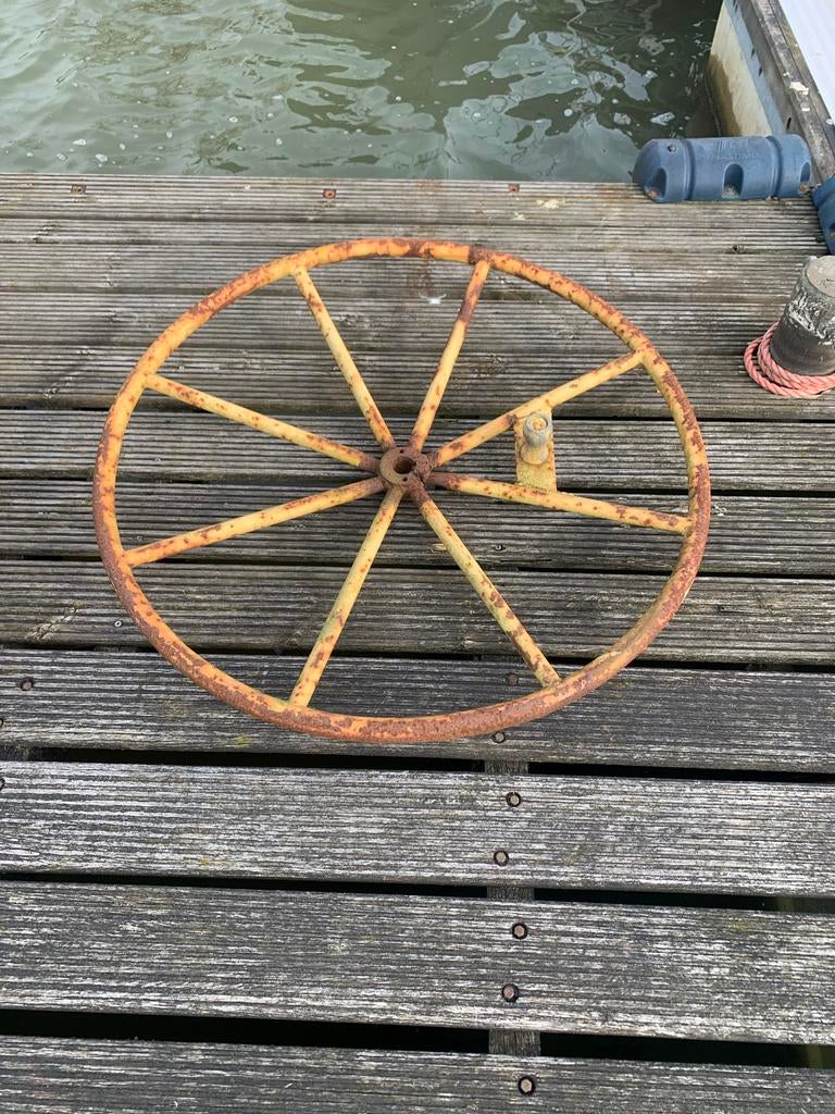 Decoratieve wielen (lier) van historische sleper, Ophalen of Verzenden, Gebruikt
