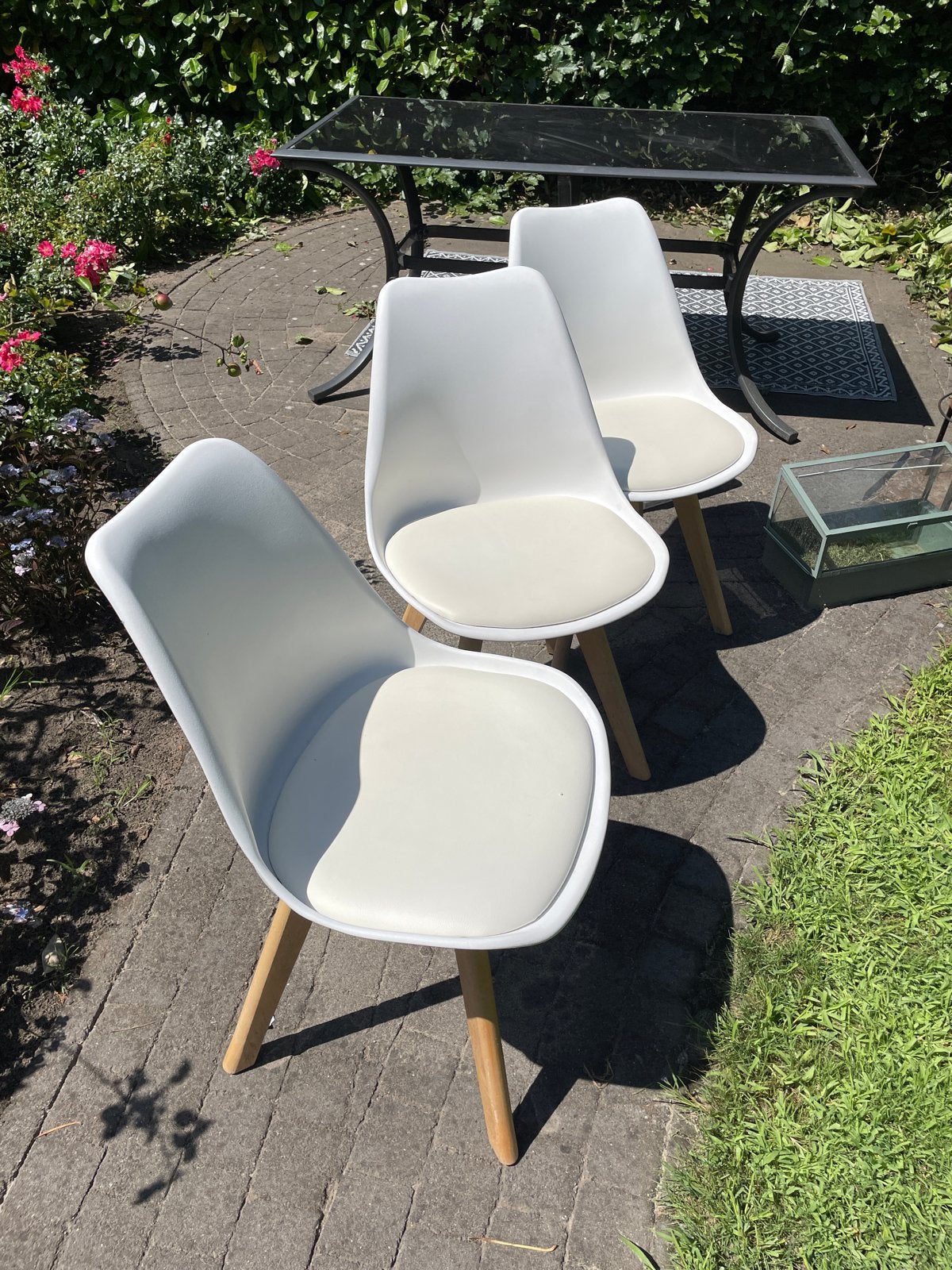 Set van 5 witte stoelen met houten poten, Gebruikt, Drie, Wit, Ophalen of Verzenden