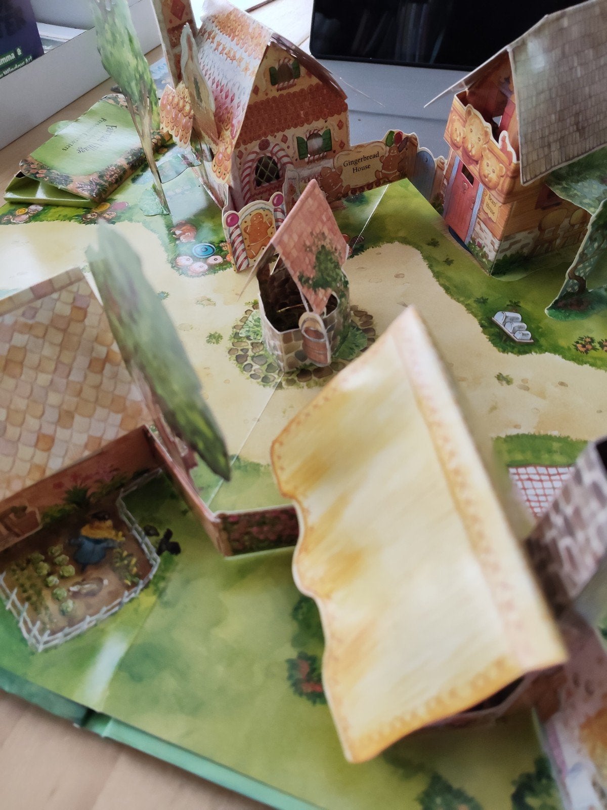 The Fairytale Village Pop-Up Playset, Onbekend, 3 tot 4 jaar, Ophalen of Verzenden, Zo goed als nieuw