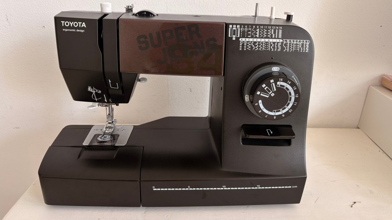 naaimachine -Toyota super jeans 34, Ophalen, Zo goed als nieuw, Naaimachine, Overige merken