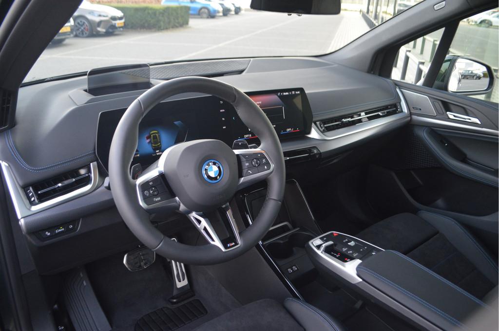 BMW 2 Serie Active Tourer 225e xDrive M Sport Automaat / Pan, Auto's, BMW, Automaat, 1800 kg, Zwart, 38 km/l