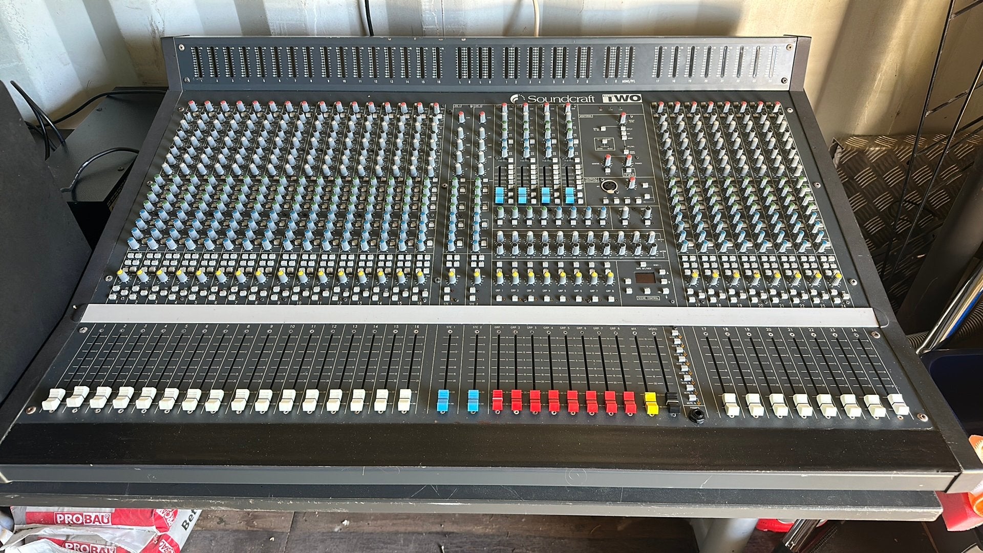 Soundcraft Series Two 24-8-2, Ophalen, Gebruikt, Minder dan 500 watt, P.A.