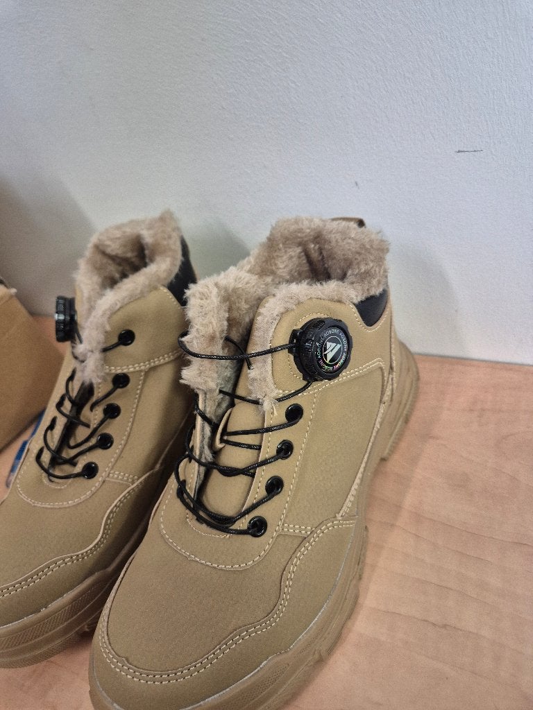 (Winter) veiligheidsschoenen dames maat 37, Beige, Nieuw, Ophalen of Verzenden, Sneakers of Gympen
