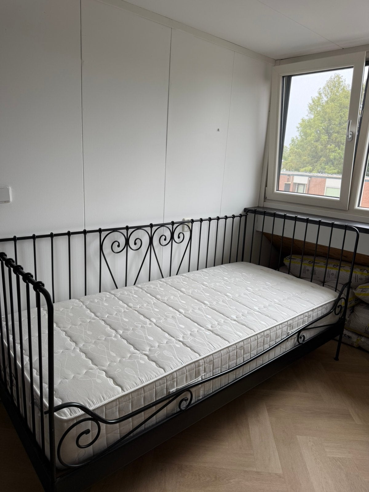 1 persoons bed 90x200cm + 2 matrassen, Ophalen, 90 cm, Eenpersoons, Zwart