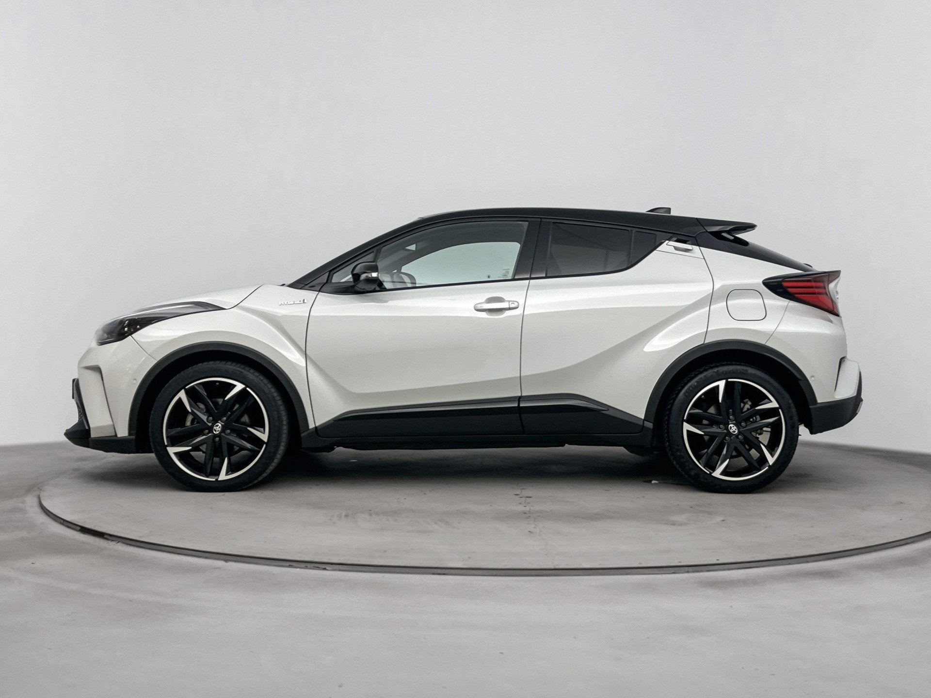 Toyota C-HR 2.0 Hybrid GR-Sport | Parkeersensoren V+A | JBL, Auto's, Toyota, 12 maanden, Euro 6, 4 cilinders, Leder en Stof