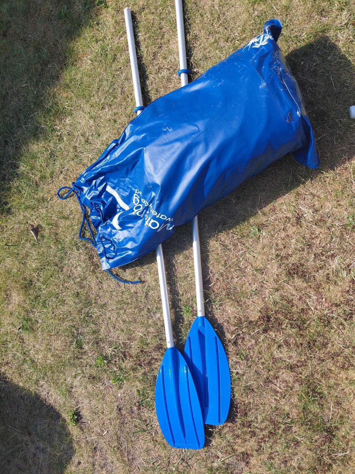 Grote opblaasboot met peddels - Ideaal voor waterplezier!, Watersport en Boten, Peddels, Ophalen, Gebruikt, Dubbelbladige peddel